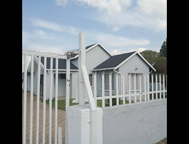 3 BEDROOM HOUSE FOR SALE IN FREEWAY PARK